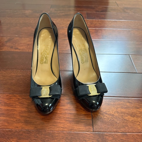 Authentic Ferragamo heels, black patent, size 6 1/2 - Picture 7 of 13